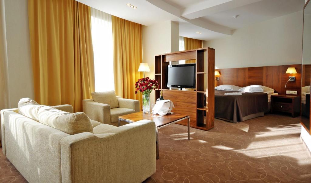 Hotel Senator Дзвижино Экстерьер фото